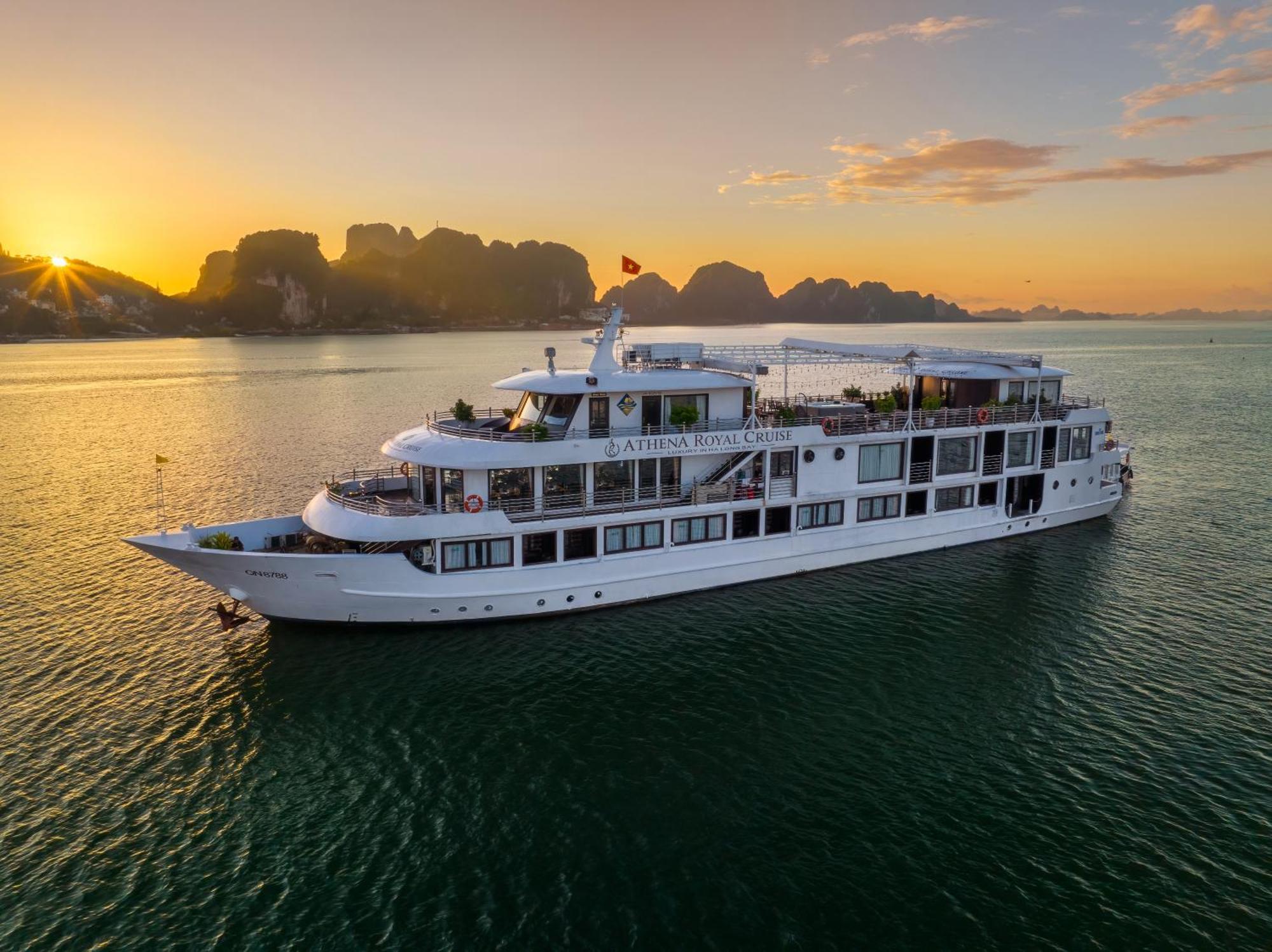 Athena Royal Cruise - Luxury In Halong Bay Ha Long Exterior foto
