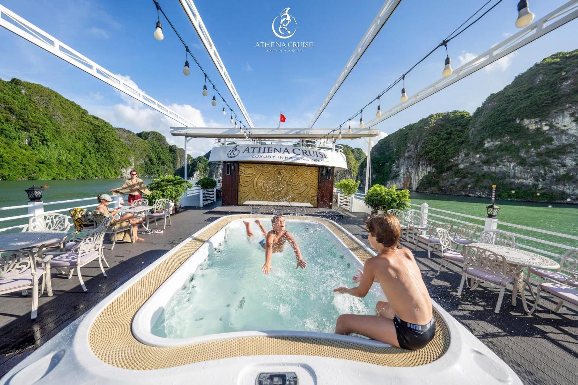 Athena Royal Cruise - Luxury In Halong Bay Ha Long Exterior foto