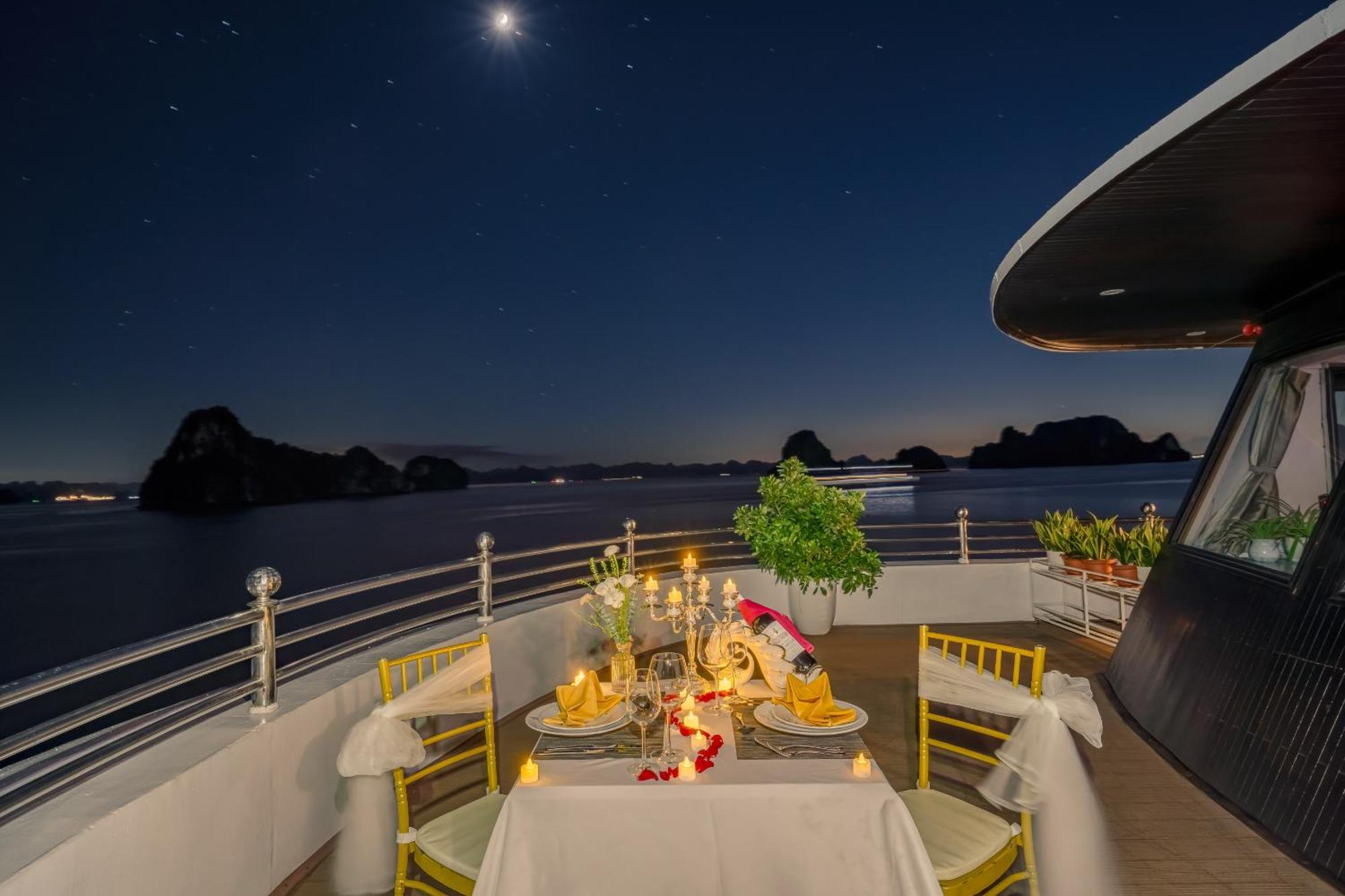 Athena Royal Cruise - Luxury In Halong Bay Ha Long Exterior foto