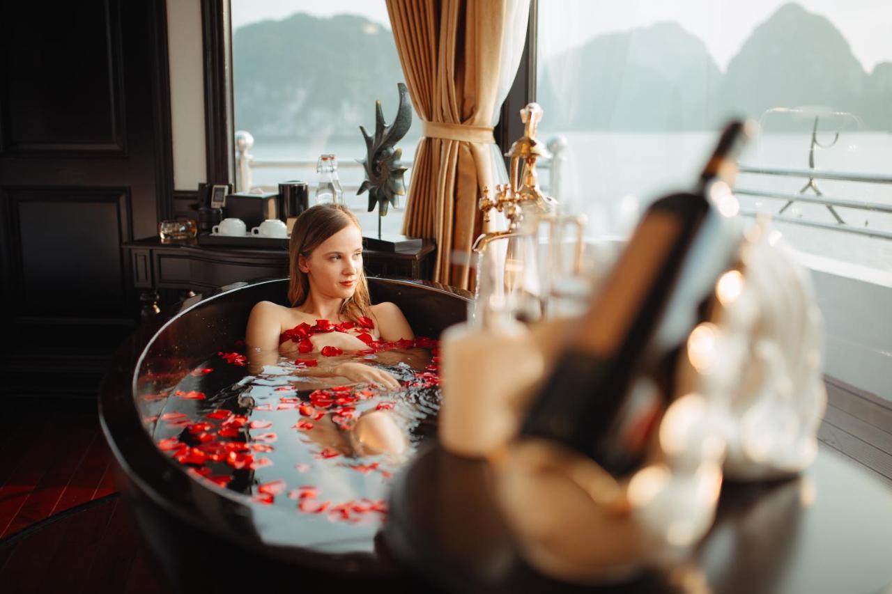 Athena Royal Cruise - Luxury In Halong Bay Ha Long Exterior foto